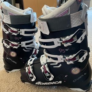 Nordica Cruise Women’s 95 Ski Boots 26.5
